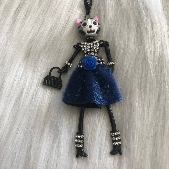 Cat Necklace - Picture 3 of 5